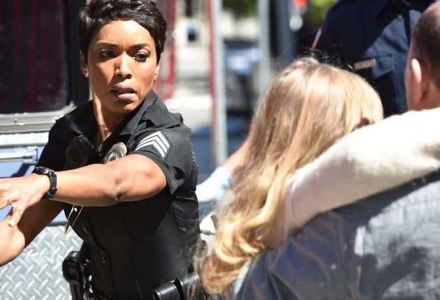 Кадр из «911 служба спасения» 1 сезон 1 серия