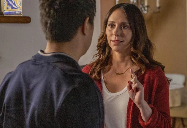 Кадр из «911 служба спасения» 2 сезон 10 серия