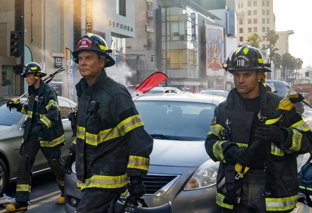 Кадр из «911 служба спасения» 5 сезон 1 серия